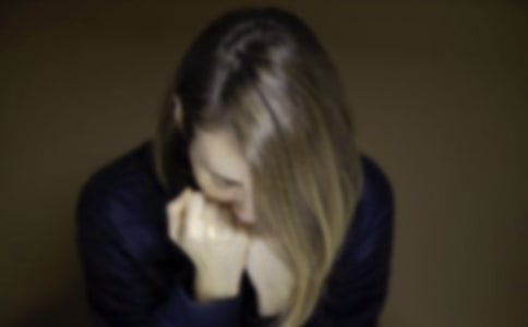 請(qǐng)別在我的墳前哭泣英文詩(shī)歌