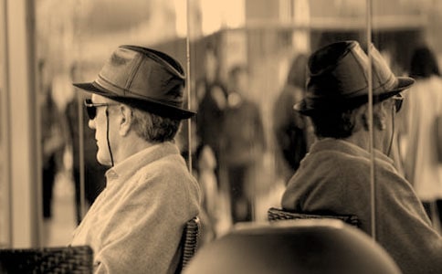 �茑����?sh��)ľ������?/></p><p>����2���ڼ������������ǐ�������(l��)�������ٿ�������ЦĘ������ؽ�һ����������������Ҳֻ���c(di��n)�c(di��n)�^�������Ҵ�����ĩ����ȥ�����@�������죬�K�ڿ�Ҋ(ji��n)����Ц����Ц����ô�_(k��i)�ģ�</p><p>����3���������ݵ����ģ��(j��ng)�L(f��ng)˪��Ę�ϲ��M�˰��y��һ�p����������M�˴�����ې�(��i)����������^��Ͽ���һ픺�ɫ������Ƥñ����һ���ļ���ֻ���������ܿ�Ҋ(ji��n)�������^픡�</p><p>����4�����ϳ��ѽ�(j��ng)��ʮ�ךq���������wӲ��(sh��)����һ��ʯ�����Ŀ��ℂ�s��(l��i)�ă��R������һ�����ߵ������ظ������������鏗��һ����������ˇ�߳����h(yu��n)���Y�����sֻ�ܻ삀(g��)���������������Ԓ�f(shu��)��һ݅�ӛ](m��i)�ԓ����^(gu��)����Ƣ�Ⱪ����Ȣ��С�����Ź���ֻ�ú��Ҿ��ǟ��������˾�˯�X(ju��)������������ף����������������</p><p>����5���ҵĠ���--��һλ���ң����ķ���Ę���M�^���y�l(f��)���mȻ�](m��i)�а׺����h���L(f��ng)�ȣ��s���ǷN�Q�l(f��)ͯ���ò����ѽ��һՄ����������ô�����ζ��߀�鲻�Խ������ֱȄ��������f(shu��)����Щ�~�� (t��ng)����������T��̵Į��҂����f(shu��)�������f(shu��)�ĸ��������Į�һ�Ӹ߳���</p><p>����6�������������Ѓ����ˣ����ݰͰ͵�������һĘ���~�W(w��ng)�y���^��ϻҰ׵��^�l(f��)���������һ�С��ñ��Ц����(l��i)�°��W�߸ߵ��N����?y��n)�����](m��i)�Ў��w�������촽����ذT���M(j��n)ȥ��</p><p>����7������������ʮ���q��ƽ�r(sh��)����Ҋ(ji��n)�˿��ǘ�(l��)�Ǻǵ�����d�d���^��Ͻ�(j��ng)������һ픺�ɫ��С��ñ���������Ǳ�������������ģ�����む(g��)����١��������ǂ�(g��)��Ь����ƽ�r(sh��)���µ��X�����M(f��i)���Һ͵ܵ������ˡ�������(du��)�ҵ��P(gu��n)���c�ې�(��i)�����ҽK���y����</p><p>����8���ҵĠ����ǂ�(g��)�r(n��ng)�����Һ�ϲ�gѾ��������߅����(sh��)���~�^����СϪ�Ƶİ��y����ϲ�g���Ǹ��ѡ��ֲڵ����ɘ�(sh��)Ƥһ�ӵ������ҹ⻬���X���ϓ�����ƽ�r(sh��)������Ĭ������ֻ֪���ɻ������ڄڡ��㌍(sh��)���N��һ݅�ӵ�����(y��n)������L(f��ng)��������������������������(l��i)�ɻ̫�(y��ng)���˲Ŏ����M�������؁�(l��i)��������������B(y��ng)����5��(g��)����������ӛ�������y�� (t��ng)���f(shu��)�ώ׾�Ԓ�����Ǹ��d�r(sh��)���������@��(g��)��С�ČO��ֻ��ЦЦ��</p><p>����9�������L(zh��ng)��һ�����~ɫ��Ę����һ�p�~⏰���۾��������°������h��һ�|ɽ���횡����߸ߵĂ�(g��)���������ļ磬�e���������^(gu��)��ϡ�����f(shu��)��Ԓ��(l��i)��������һ���ۜ�����������·��(l��i)���š������š������BС����Ҳ׷��������</p><p>����10�������������������ݵ����ӄ��M�˸ɰͰ͵����������Ř�(sh��)���ϵ���݆���߹�ͻ���ĵط��Ў��c(di��n)���˲��еĺڰ���</p><p>����11���ڄڣ������c��������40����Ľ��������s��ţ���������(l��i)��(l��i)�ػ����˴��݅����������һ��������������Ҳ�ڠ���?sh��)��~�^��������������İ��y���ǎ׮�������ˠ���?sh��)ĵεκ�ˮ�?/p><p>����12����(l��)�^��������һλ��������ˡ��n��ϡ����^�l(f��)���R���N�����ă��W�Ϸ����e�����������ϻ��R��������r(sh��)���۹���������������?sh��)�Ę�Ͽ��ǎ���΢Ц���������f(shu��)���M��'�옷(l��)��</p><p>����13�����ڶ���Ĳل�������?sh��)��ֱ��ֲڵ������ɘ?sh��)Ƥ�����_(k��i)��һ����������������ĥ���ˎׂ�(g��)�������O����ˮ��Ěq�o(w��)��������ǽ{��ɫ��Ę�Ͽ�����һ��������İ��y������ԭ��(l��i)�Ǟ��ڞ��ڵ��^�l(f��)��ɽ�����Ҳ׃���˻Ұ�ɫ��ֻ�����p�۾����f����ô���񣬱M���۽ǲ��M�����ܵ��~β�y�������������</p><p>����14���ҵĠ���60���q�������W�߰����^����g��d�d�ģ���(g��)С���(ch��ng)���܇���ϡϡ�Ď׸��^�l(f��)��Ę���A�A�ģ�����Ц�[�[����</p><p>����15��������������׃��@�r(sh��)����ÿ�춼ȥ���������F(xi��n)�����ѽ�(j��ng)�ǃ��W�߰���������һ�����ƹŶ����ӵ��ϻ��R��һ�p�ܾÛ](m��i)���Ͳ��l(f��)����ƤЬ���ҵĠ������M�����F(xi��n)���ѽ�(j��ng)�ϵ����������߶����Ǽ����׵�����������߀���ஔ(d��ng)֮������ġ�</p><p>����16����Ь�Ġ�����������һλ���^(gu��)��Ѯ�İװl(f��)�����������Ǹ߸ߵ��E���ϼ���һ���ϻ��R���ѝM���y��Ę�������ǒ��������΢Ц��������ʮ�ךq�𣬾��_(k��i)ʼ��Ь�����L(zh��ng)�����µظɻ���ֵĴ�Ĵָ�ѽ�(j��ng)����׃������</p><p>����17��Ӳ�ʣ��ϝh�����m�f(shu��)70���q���s�۲����������@����С�Ă�(g��)�ӣ�Ӳ�ʵ�����������͸�t��Ę������������~��y�@���(j��ng)�L(f��ng)˪��һ�p����������۾���Ę�Ͽ���΢Ц���f(shu��)Ԓ������һ�������</p><p>����18��Ӣ�ˣ�һ��(g��)���^(gu��)��Ѯ���Ϡ��������脦����횰l(f��)�԰����d�^����۽Ǻ���ă�߅������չ�س��חl����İ��y�����s�M��t�⡣����������۲���������ȥ����һ���䮔(d��ng)���ֵļ�ʽ��</p><p>����19���ҵĺà�������һ�����������׵��^�l(f��)������üë�������۾����߸ߵı������MĘ���y����һ������������������ǳ���(��i)��������ÿ�������όW(xu��)�����һؼ����Еr(sh��)���������壬�Еr(sh��)�o��(d��o)�ҵČW(xu��)��(x��)��</p><p>����20����������ʮ���q��ƽ�r(sh��)����Ҋ(ji��n)�˿��ǘ�(l��)�Ǻǵ�����d�d���^��Ͻ�(j��ng)������һ픺�ɫ��С��ñ���������Ǳ��������ۣ���ģ�����む(g��)����١��������ǂ�(g��)��Ь����ƽ�r(sh��)���µ��X�����M(f��i)���Һ͵ܵ���������������(du��)�ҵ��P(gu��n)���c�ې�(��i)�����ҽK���y����</p>
<div   id=